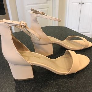 Low-chunk heels with ankle straps, neutral peach/cream, 8.5, new